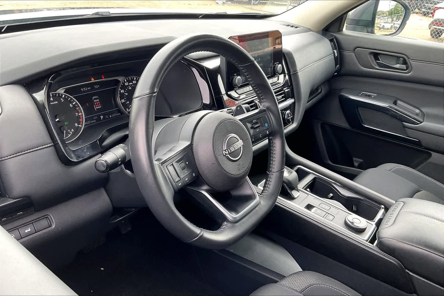 Used 2025 Nissan Pathfinder SV AWD/4WD image 2