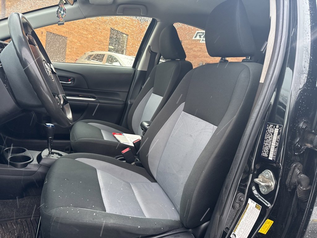 Used 2019 Toyota Prius C image 7