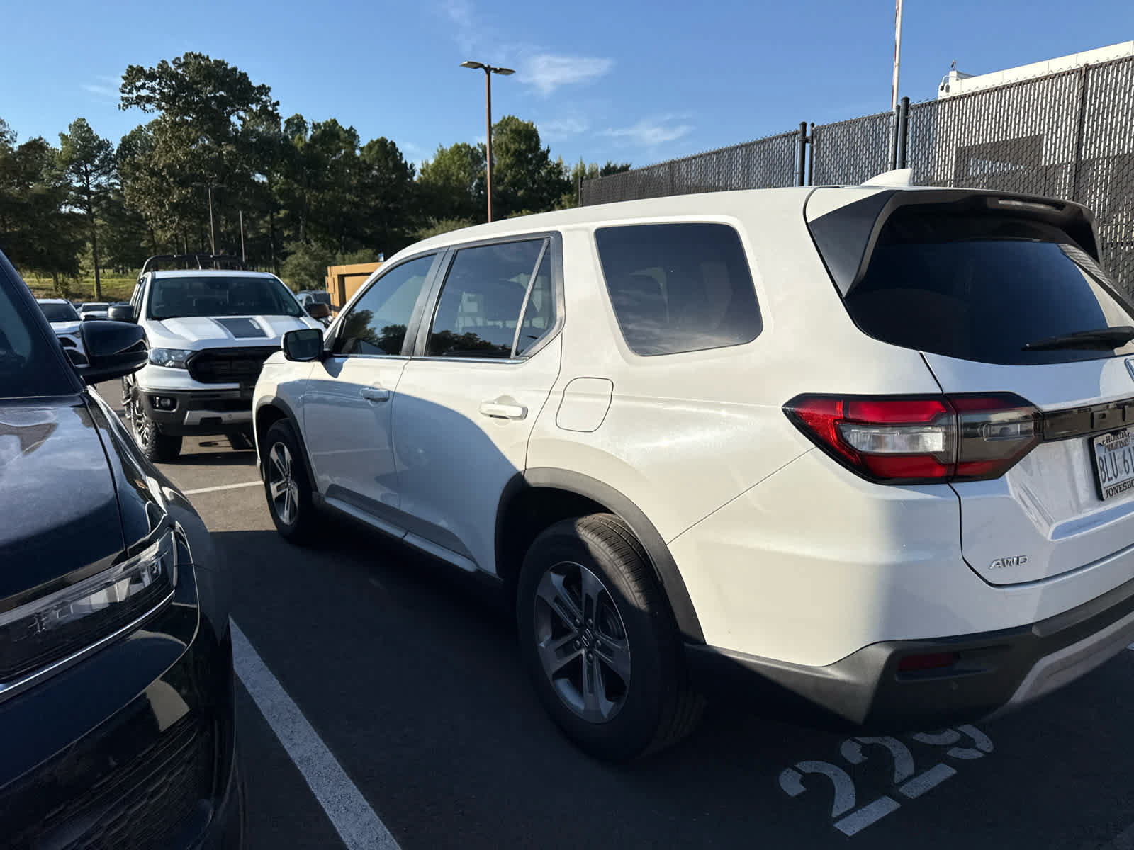 Used 2025 Honda Pilot EX-L image 4