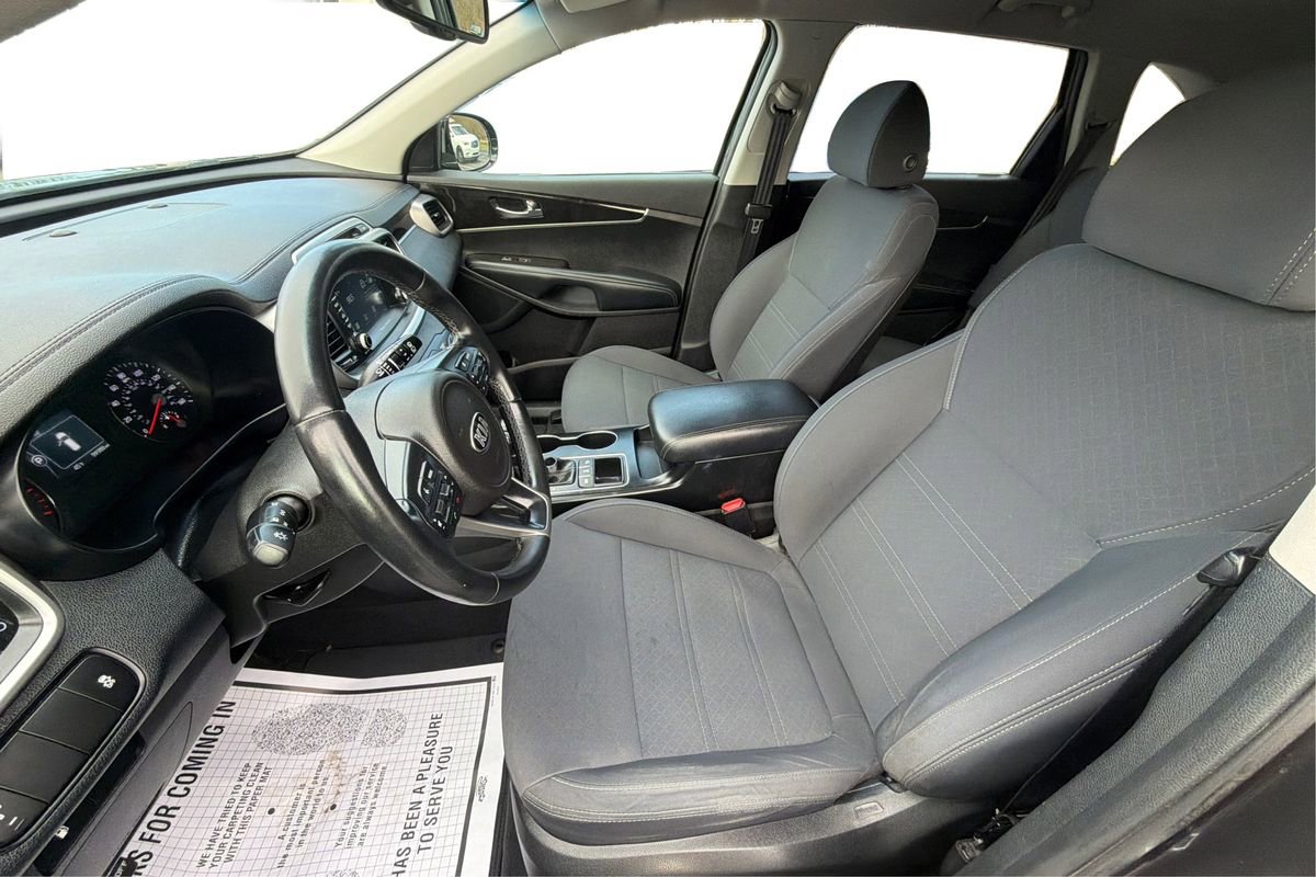 Used 2018 Kia Sorento LX image 9