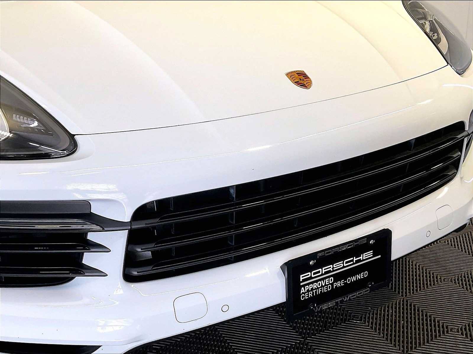 Certified 2022 Porsche Cayenne AWD/4WD image 34