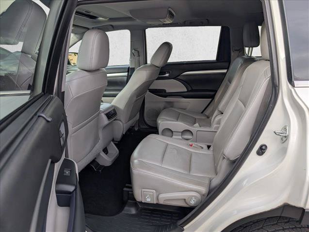 Used 2015 Toyota Highlander XLE AWD/4WD image 18