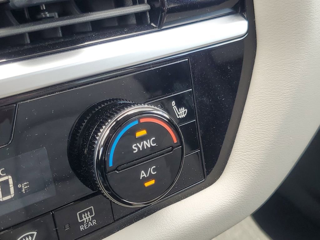 Used 2024 Nissan Pathfinder SV w/ SV Premium Package image 23