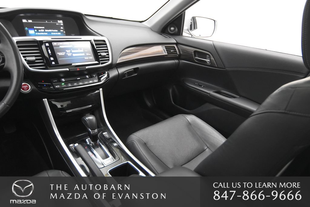 Used 2017 Honda Accord Touring image 28