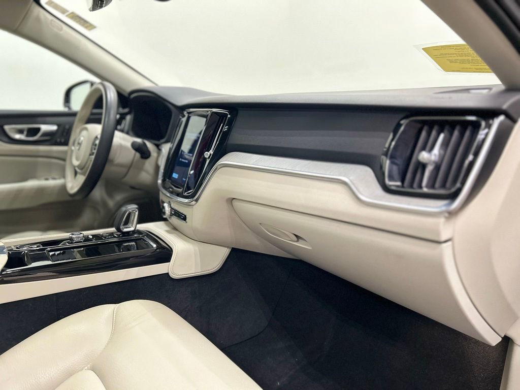 Used 2023 Volvo S60 T8 Plus image 19