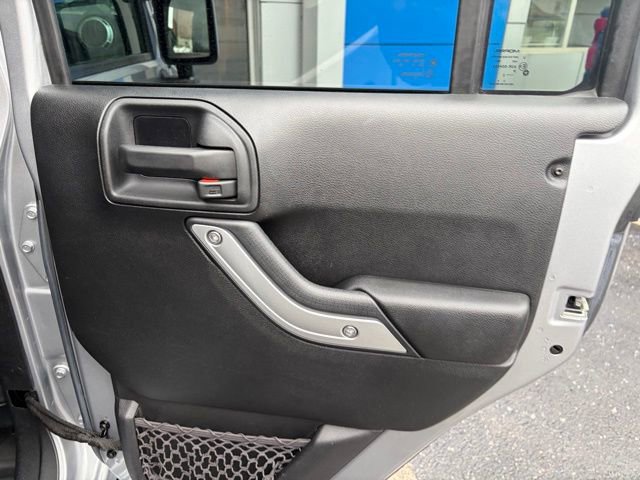 Used 2016 Jeep Wrangler Unlimited Rubicon image 17