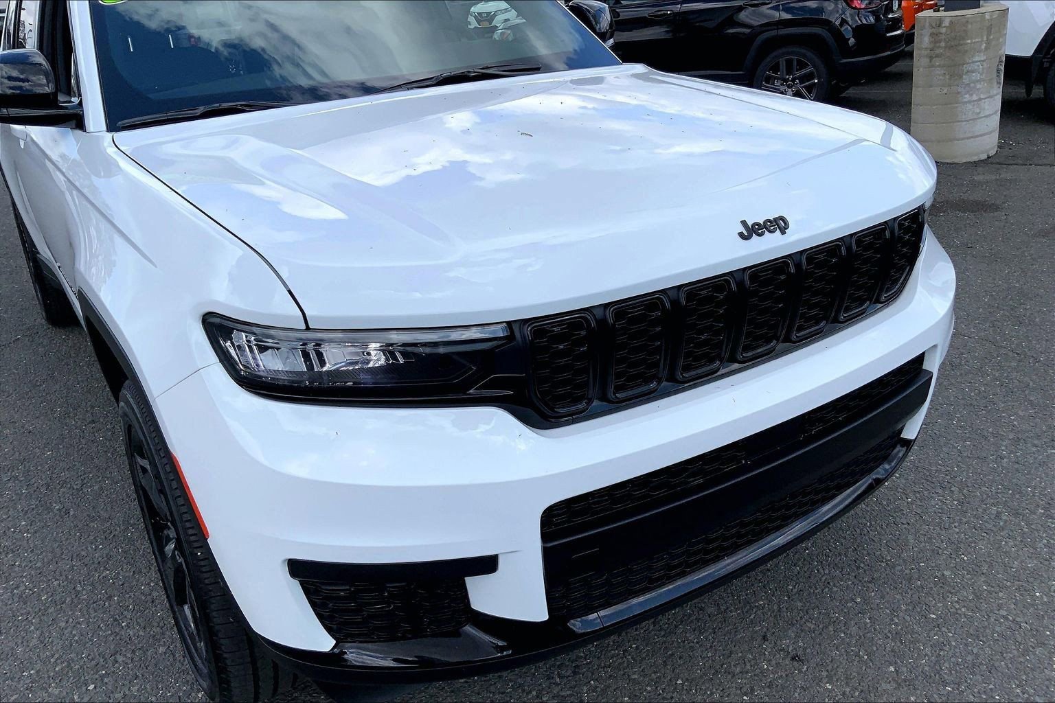 Certified 2025 Jeep Grand Cherokee L Altitude AWD/4WD image 29