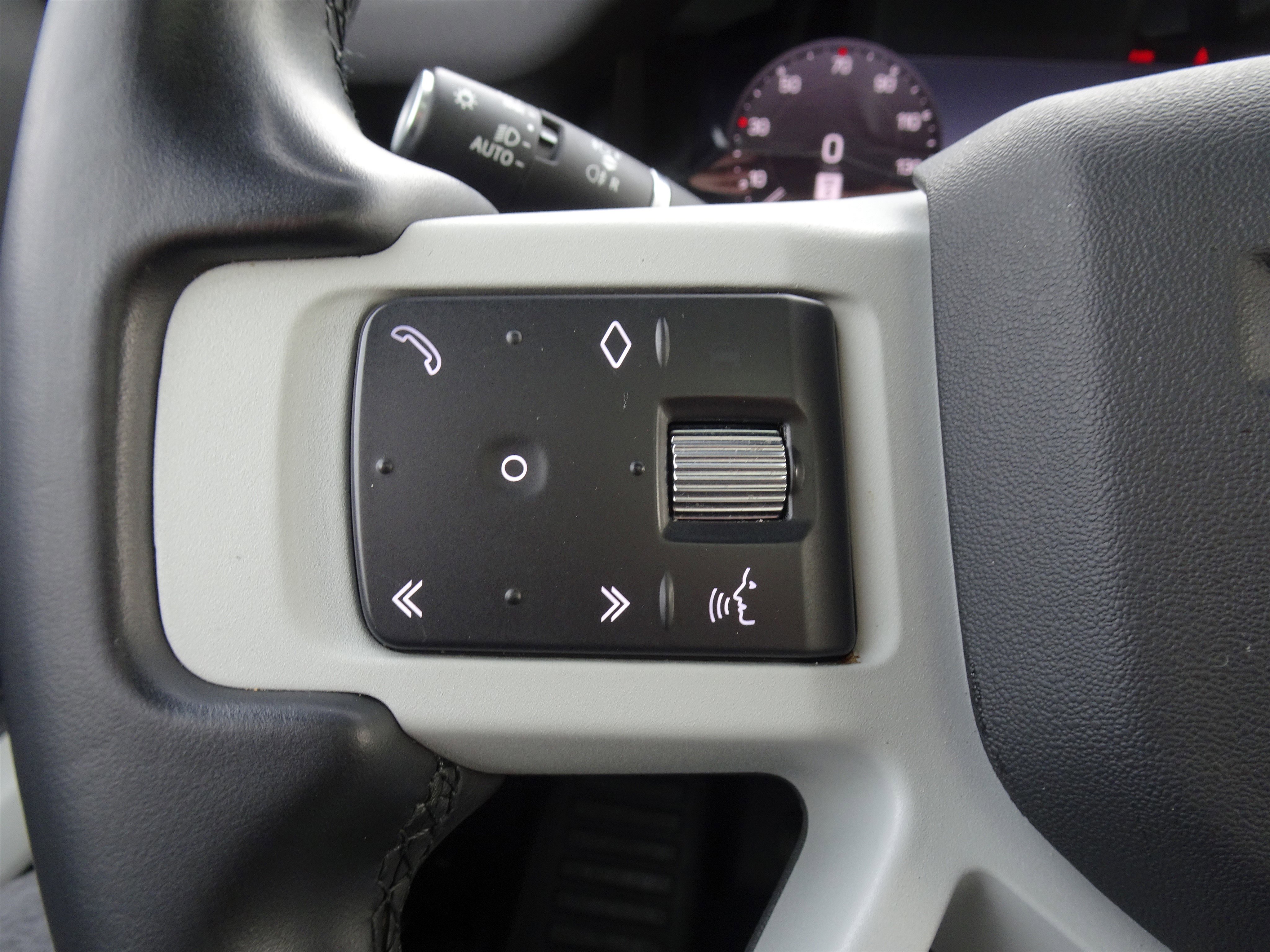 Certified 2023 Land Rover Defender 90 X-Dynamic SE image 29