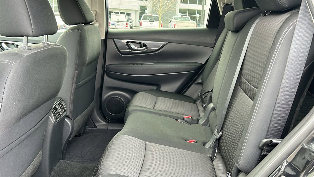 Used 2018 Nissan Rogue SV w/ Premium Package image 25