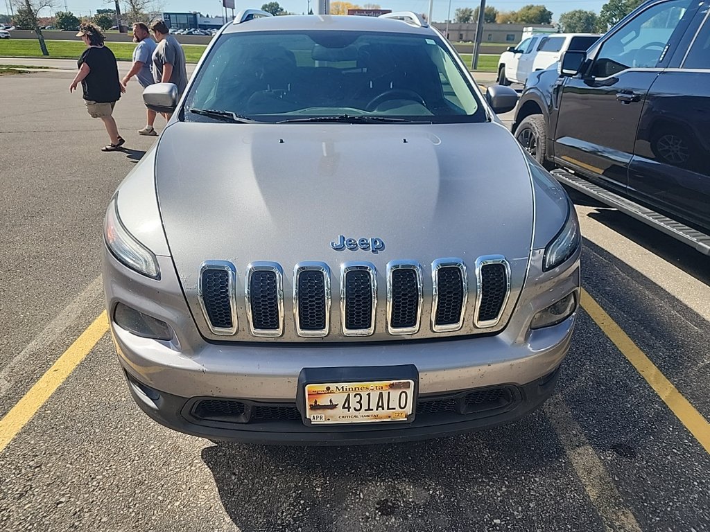 Used 2015 Jeep Cherokee Latitude AWD/4WD image 4