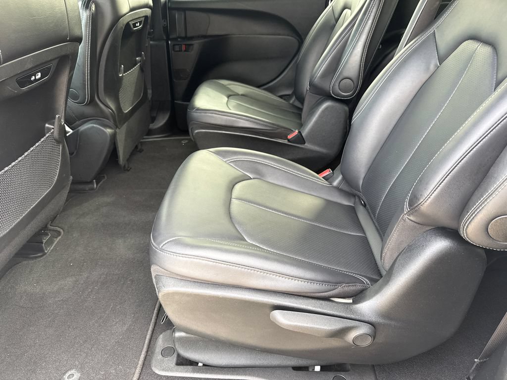 Used 2024 Chrysler Pacifica Limited FWD image 19