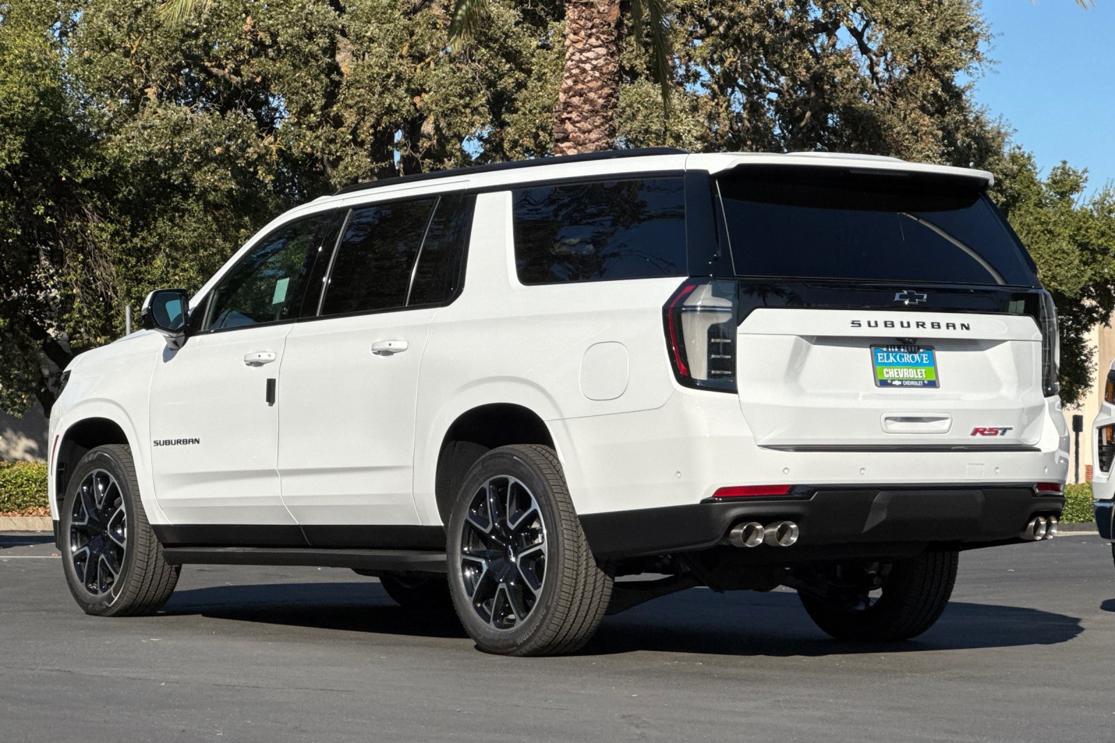 New 2027 Chevrolet Suburban RST w/ Comfort Package AWD/4WD image 5