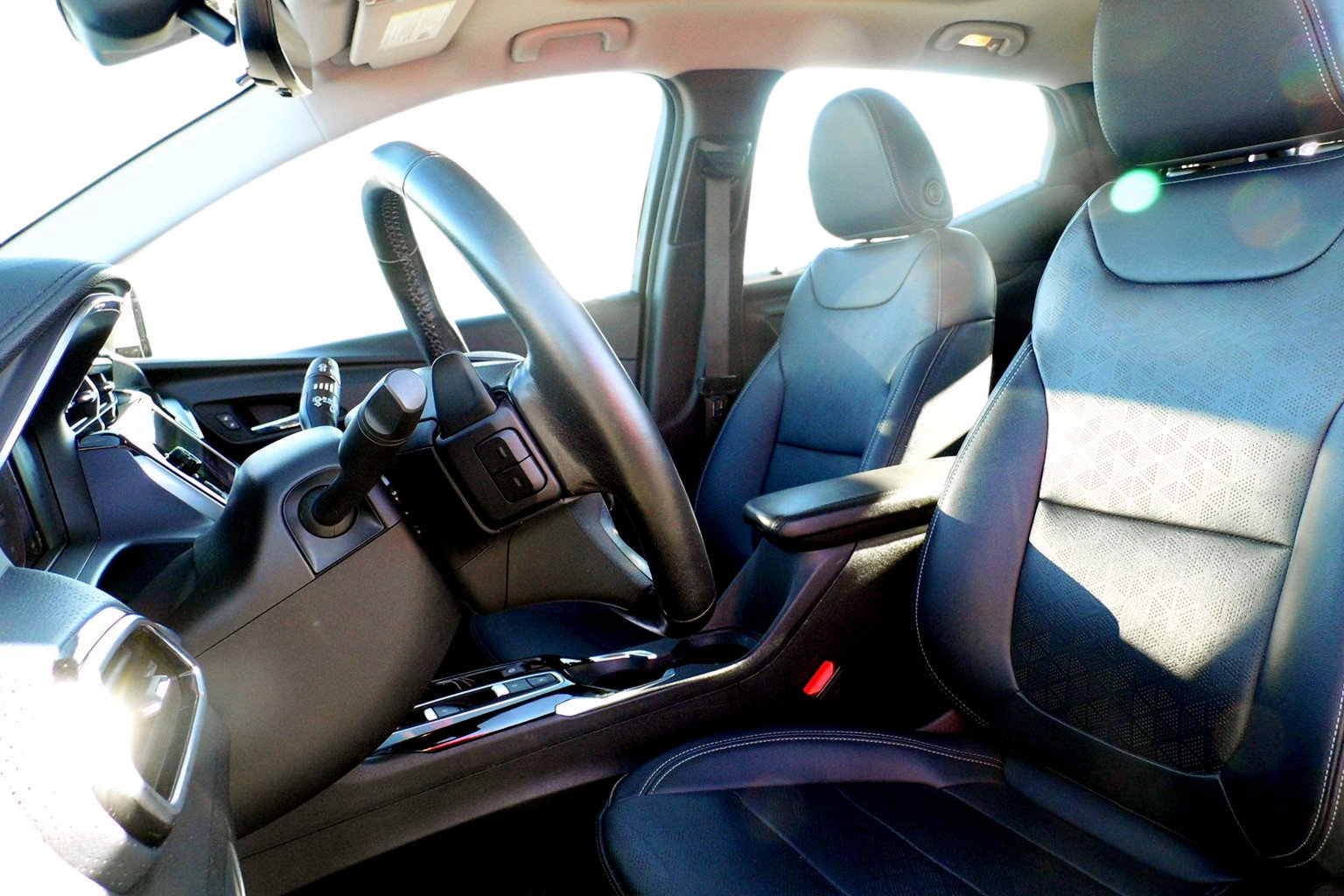 Used 2022 Chevrolet Bolt EUV Premier w/ Sun & Sound Package image 17