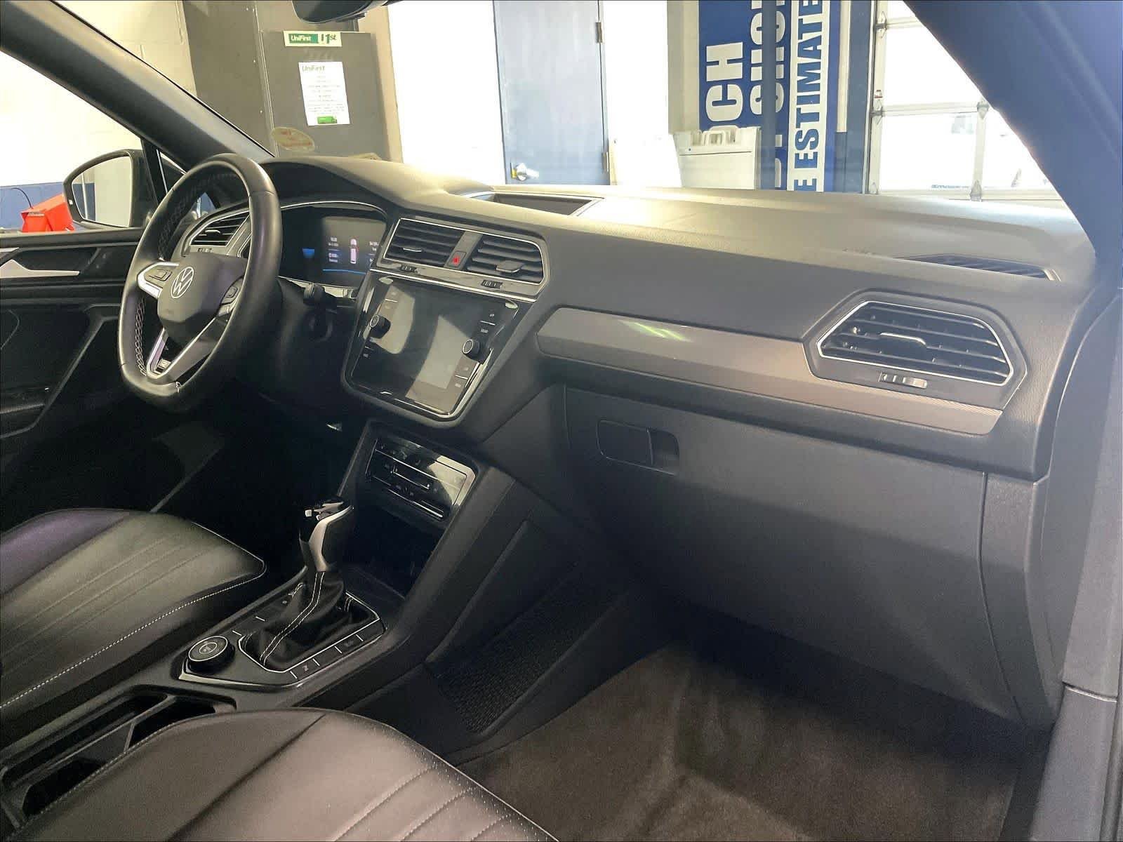 Used 2023 Volkswagen Tiguan SE R-Line AWD/4WD image 14