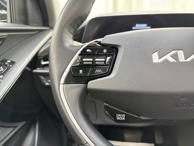 Used 2023 Kia Niro SX image 17