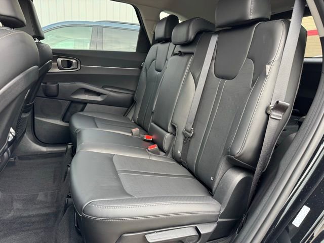 Used 2025 Kia Sorento S image 6