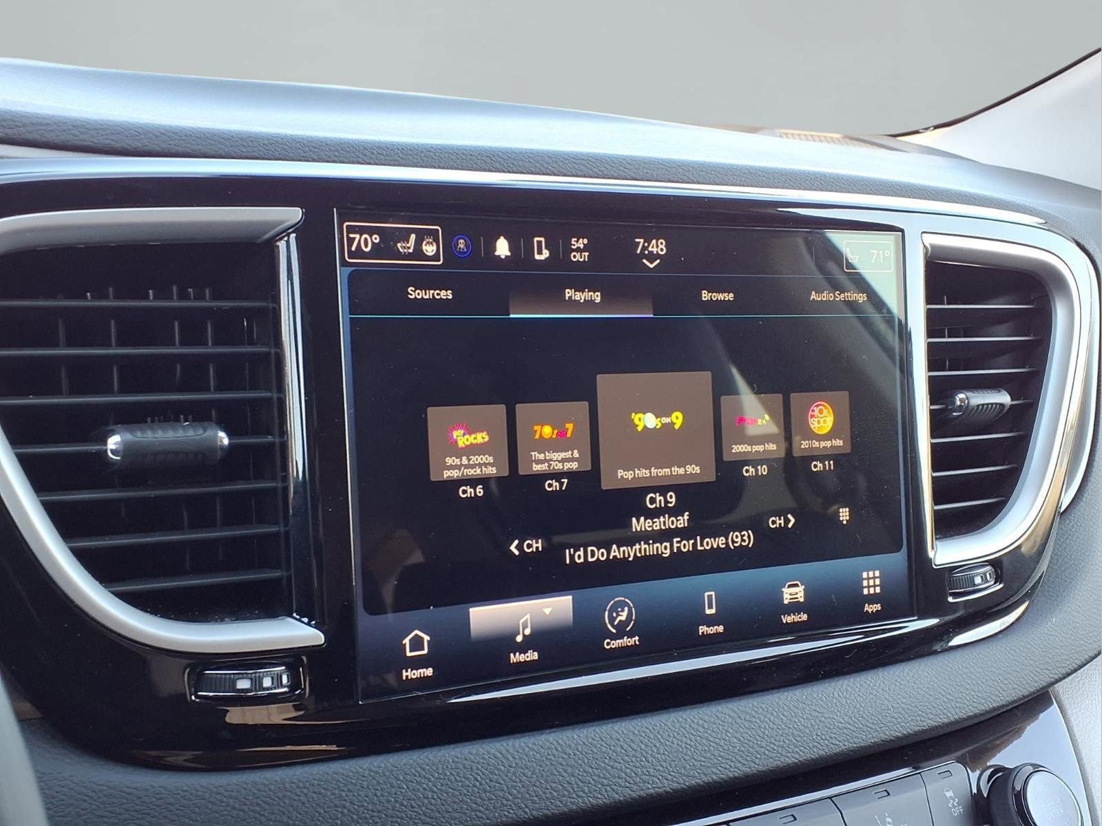 Used 2024 Chrysler Pacifica Touring-L image 6