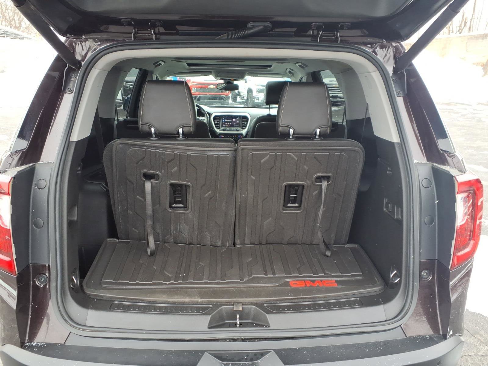 Used 2020 GMC Acadia SLT w/ Driver Alert Package II image 19