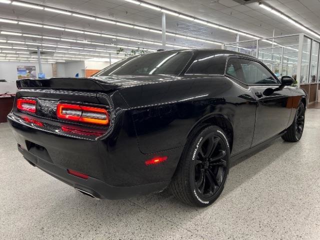 Used 2020 Dodge Challenger SXT RWD image 5