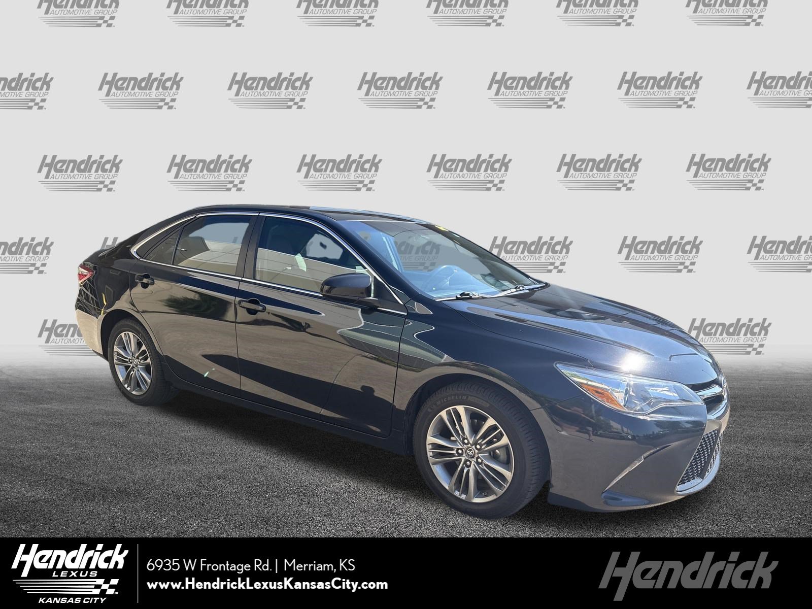 Used 2016 Toyota Camry SE FWD image 1