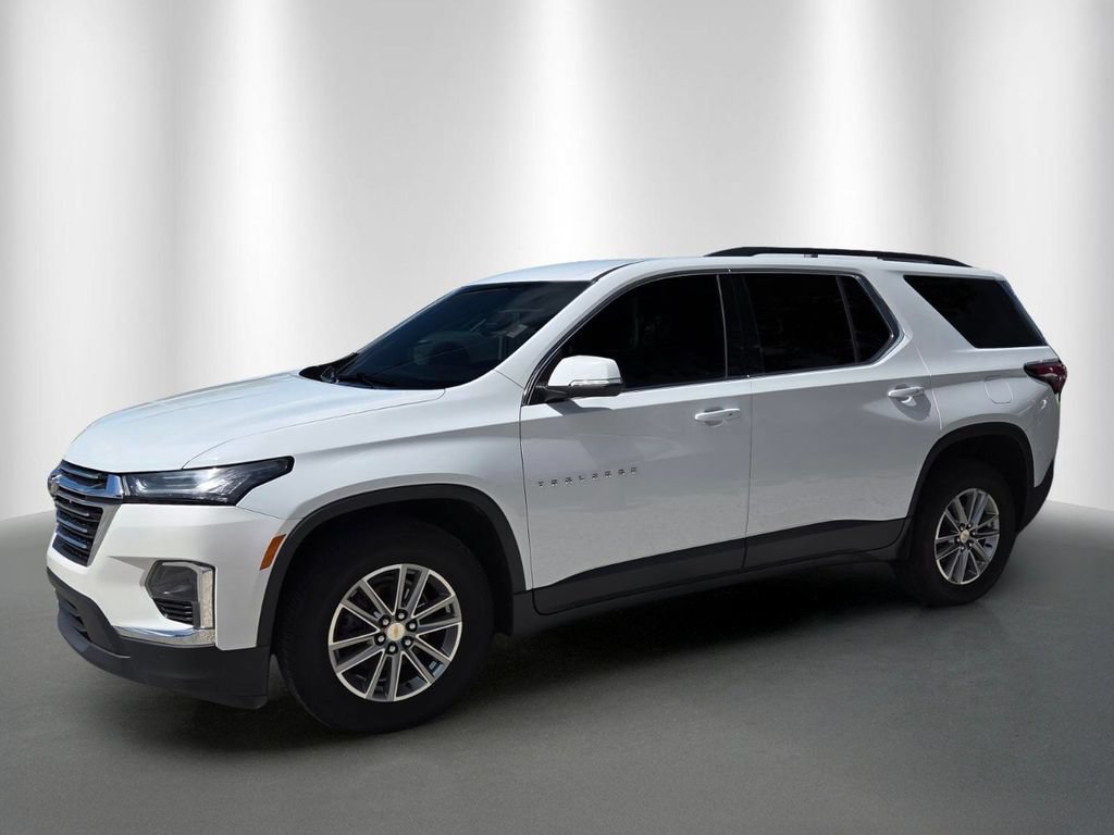 Used 2023 Chevrolet Traverse LT FWD image 2