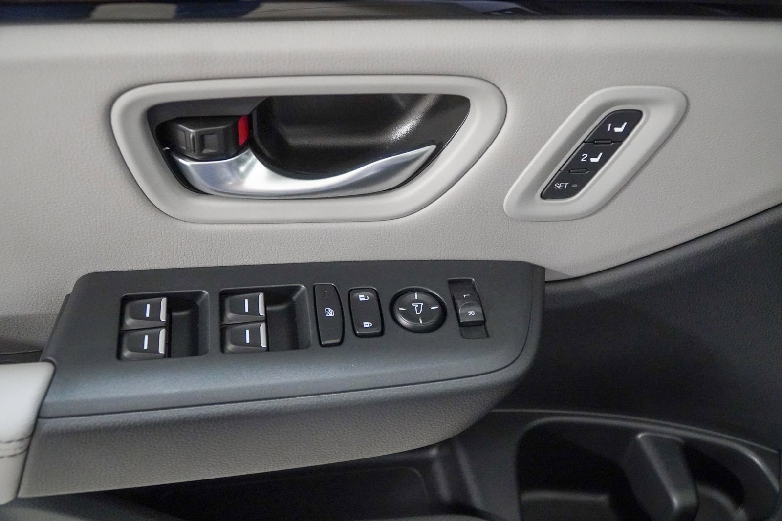 Certified 2025 Honda Pilot Touring image 21