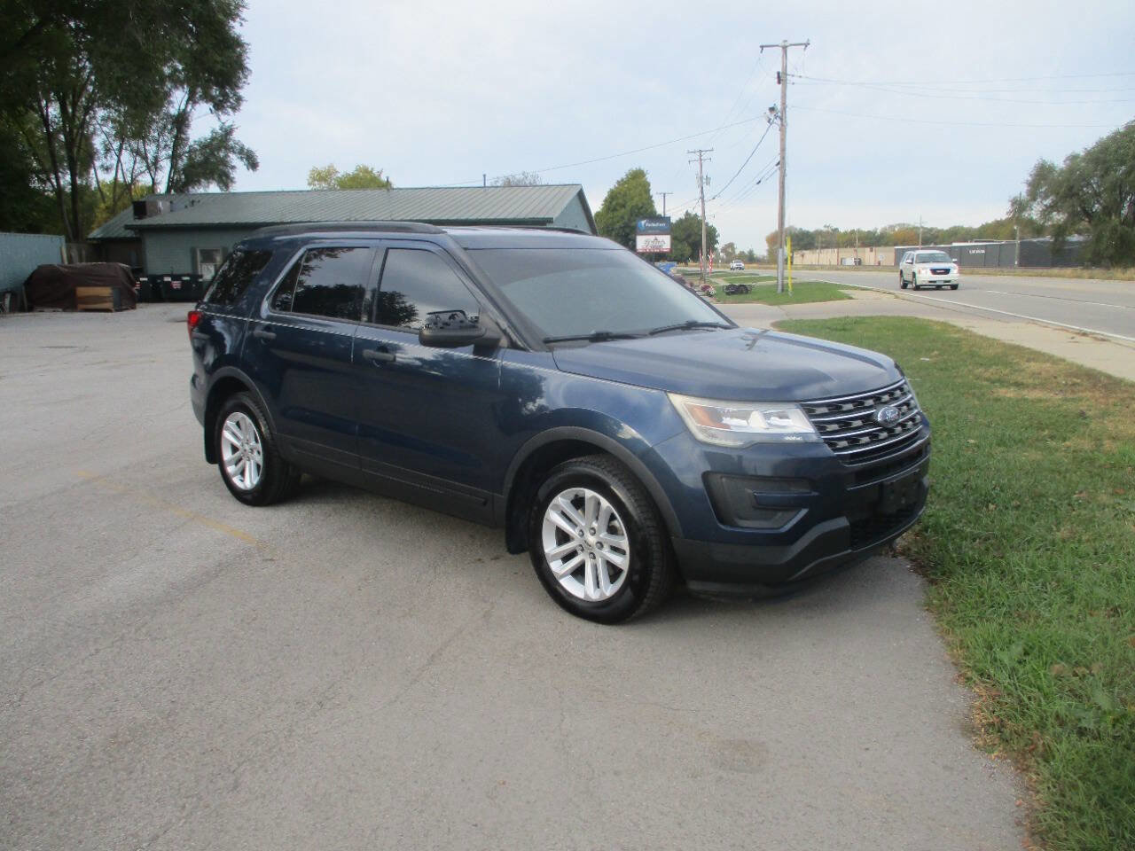 Used 2016 Ford Explorer FWD image 1