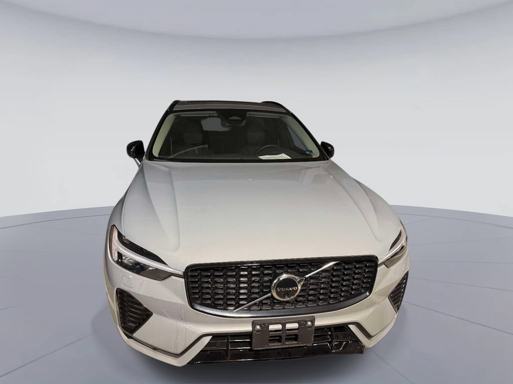 Used 2024 Volvo XC60 B5 Plus w/ Climate Package AWD/4WD image 3