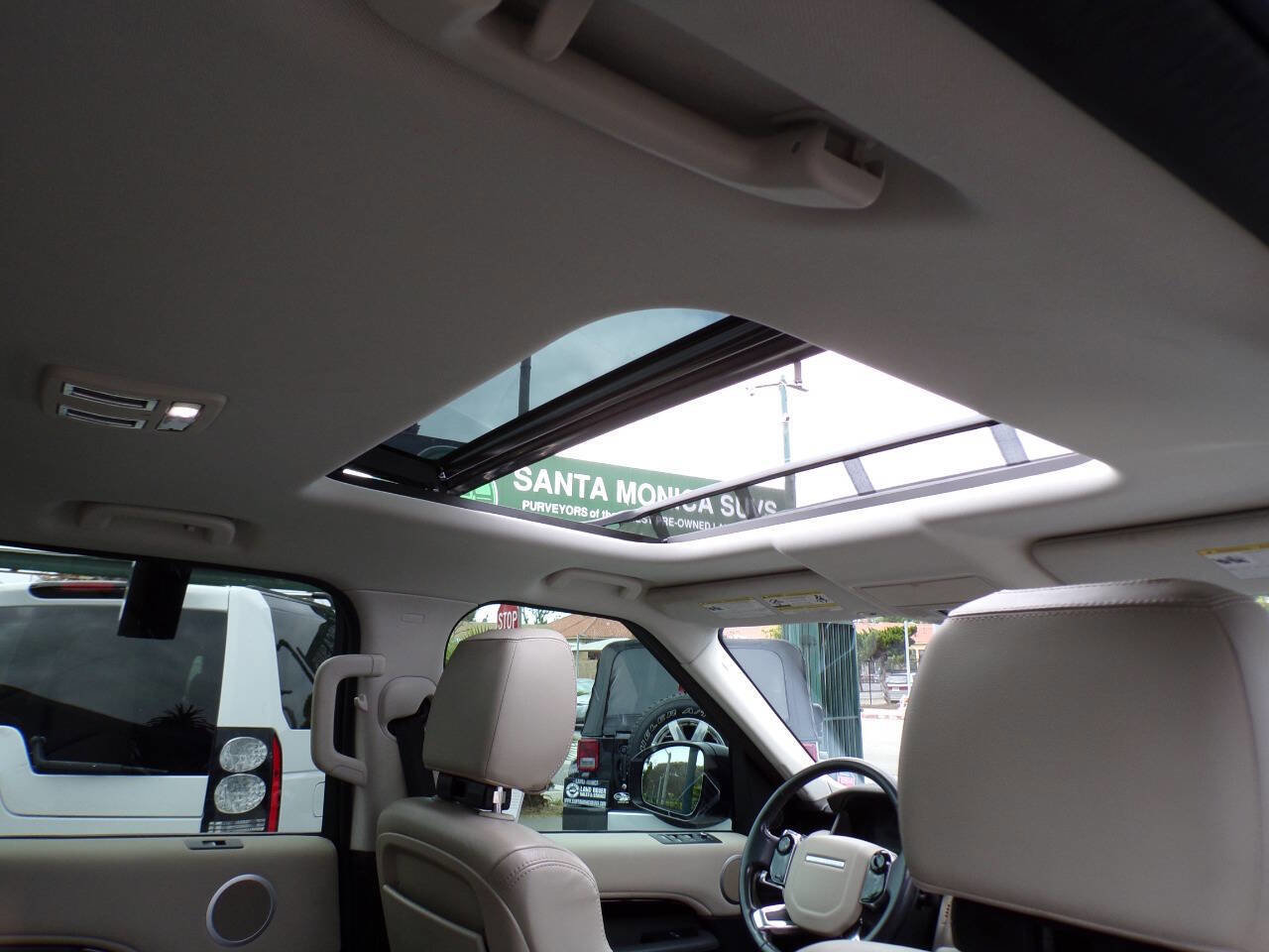 Used 2020 Land Rover Discovery SE AWD/4WD image 15