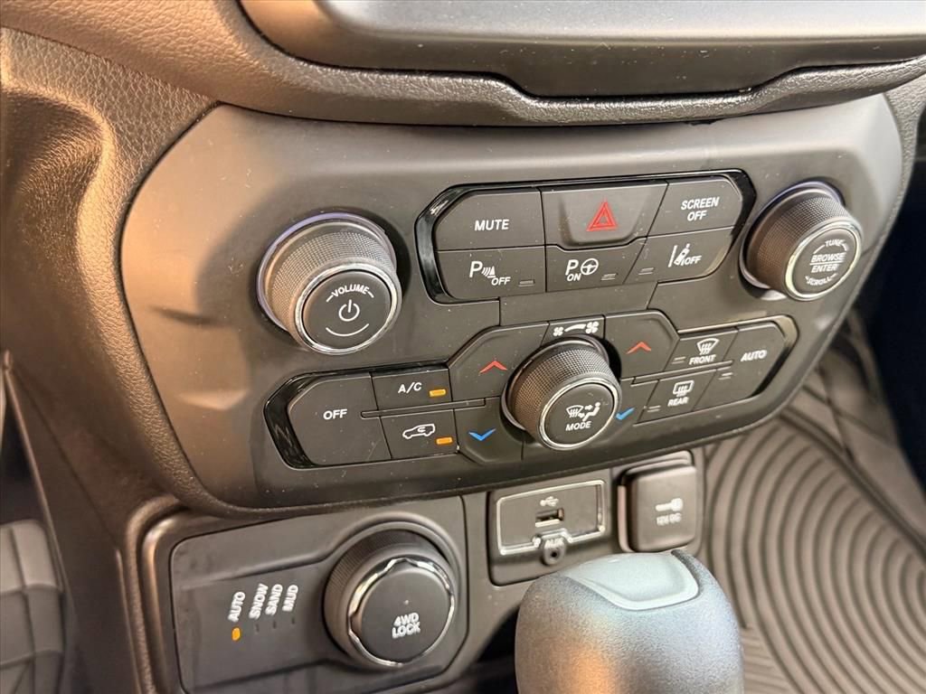 Used 2021 Jeep Renegade Latitude w/ Convenience Group image 22