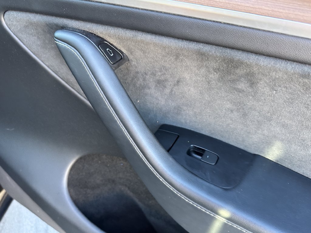 Used 2024 Tesla Model Y Long Range AWD/4WD image 17