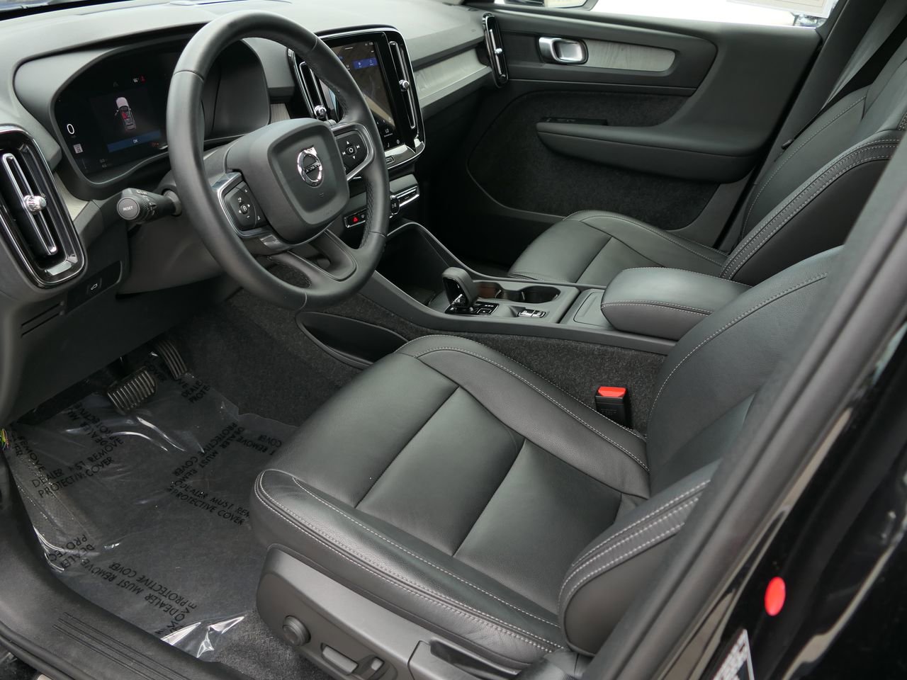 Used 2025 Volvo XC40 B5 Core AWD/4WD image 12