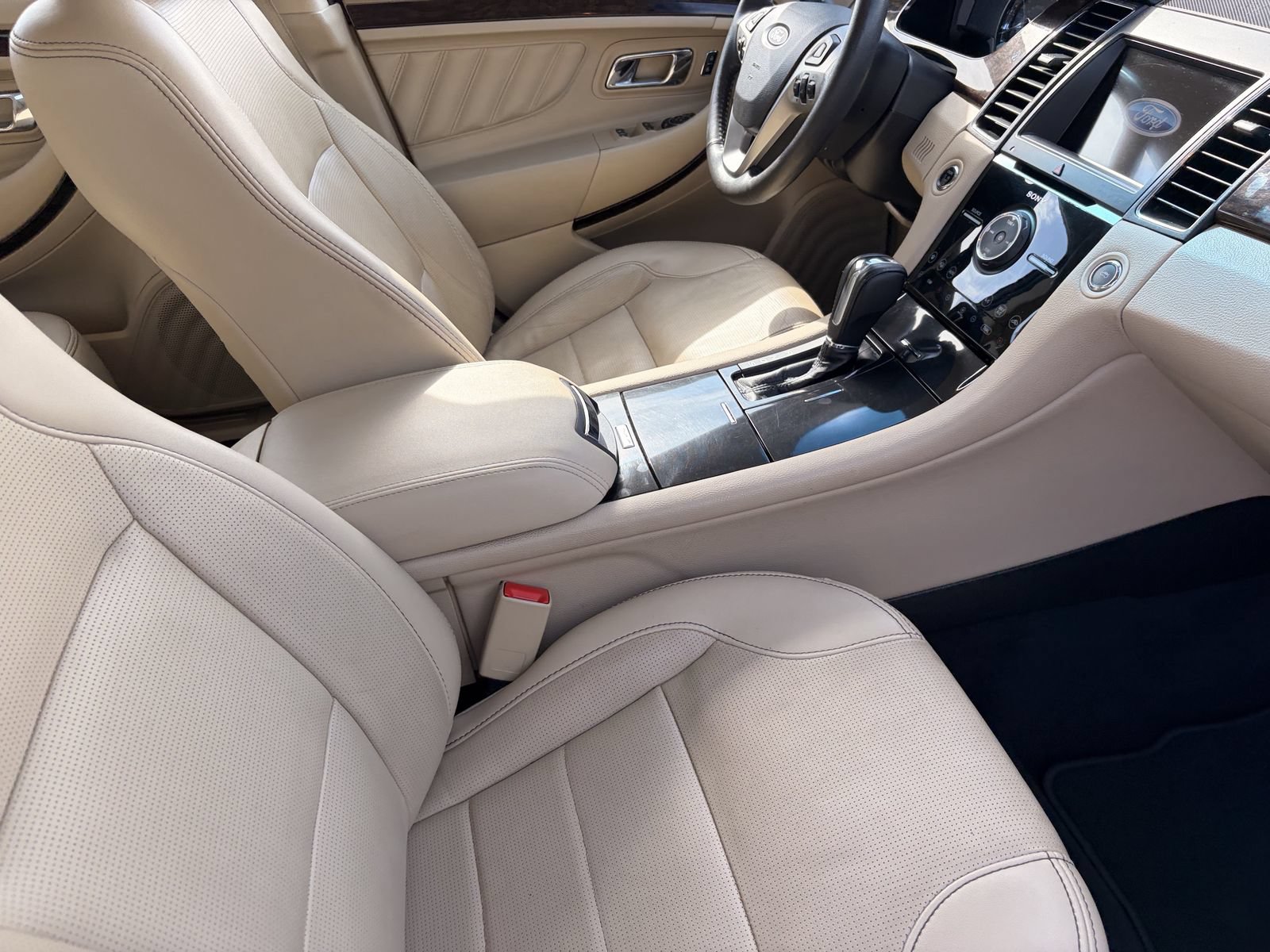 Used 2019 Ford Taurus Limited FWD image 13