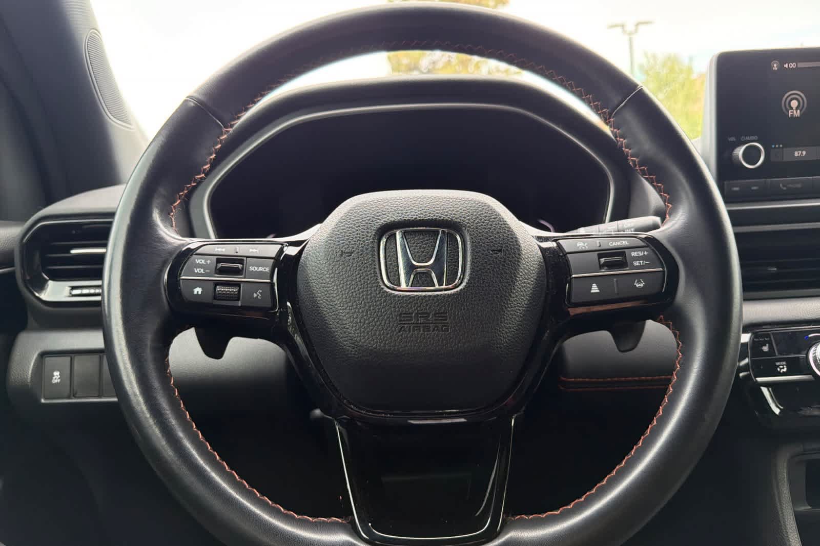 Used 2025 Honda Pilot Sport image 26