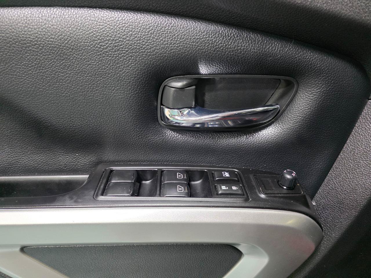 Used 2019 Nissan Titan PRO-4X AWD/4WD image 18