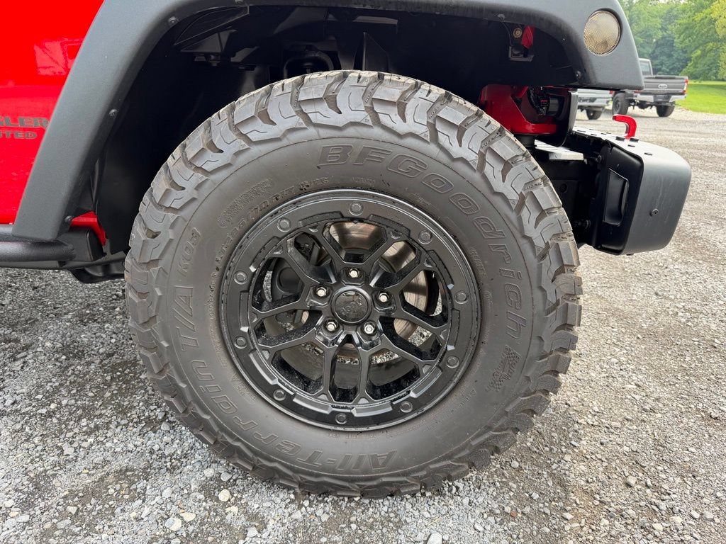 Used 2016 Jeep Wrangler Unlimited Rubicon w/ Dual Top Group AWD/4WD image 21