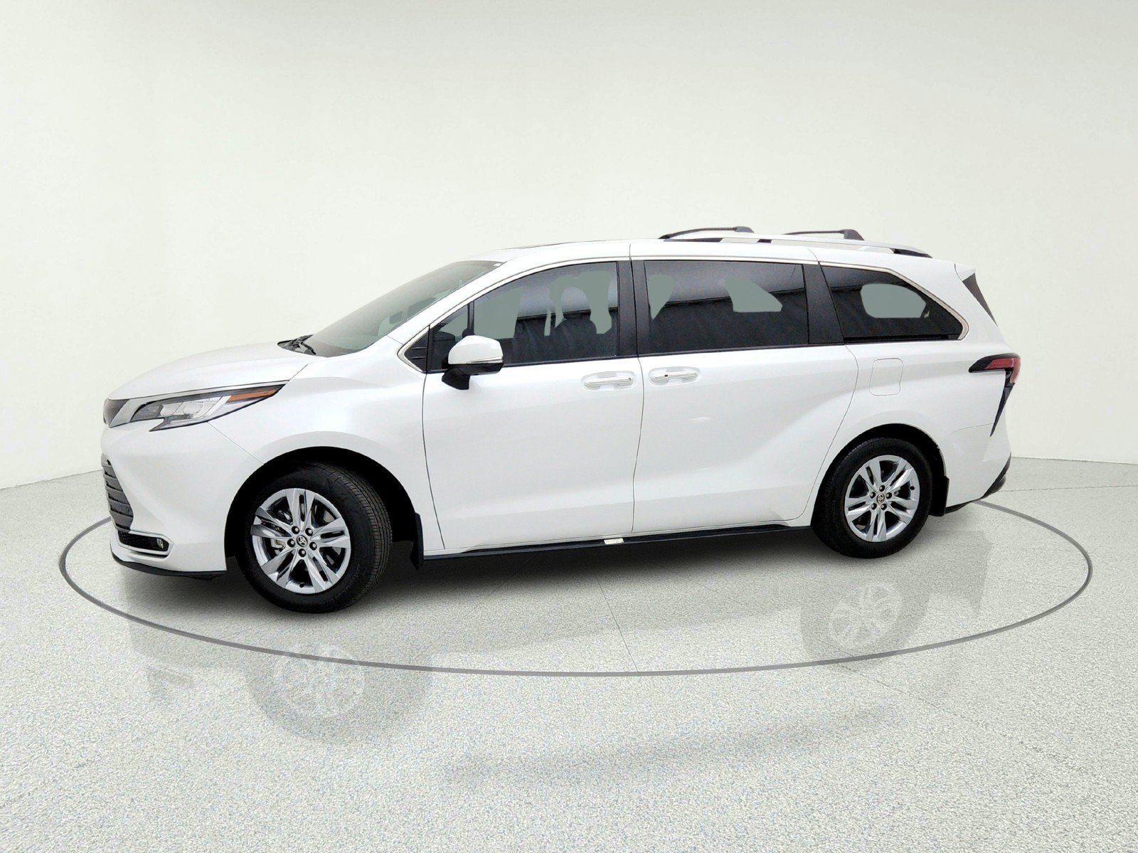 Used 2025 Toyota Sienna Limited FWD image 15