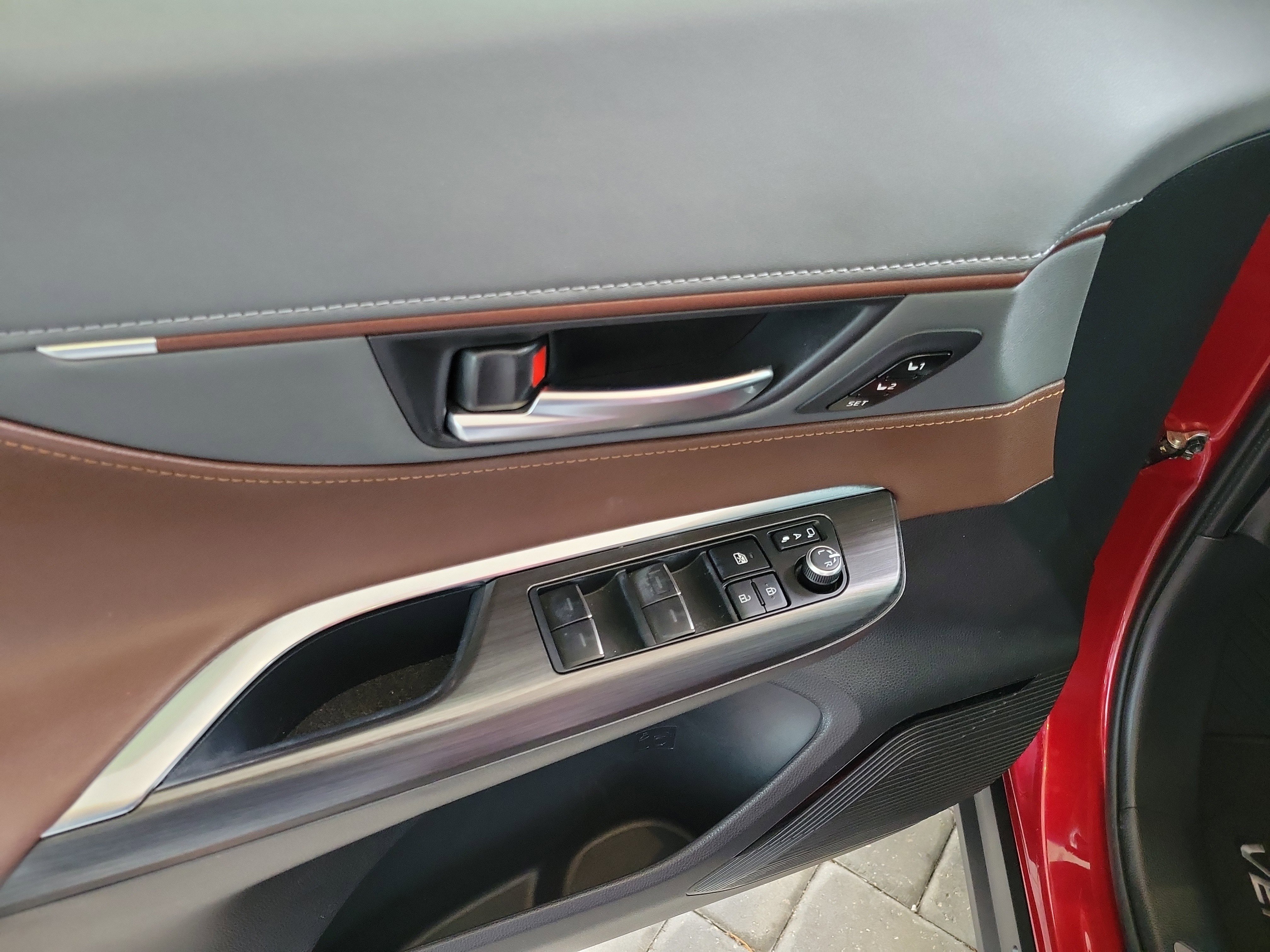 Certified 2021 Toyota Venza XLE image 11