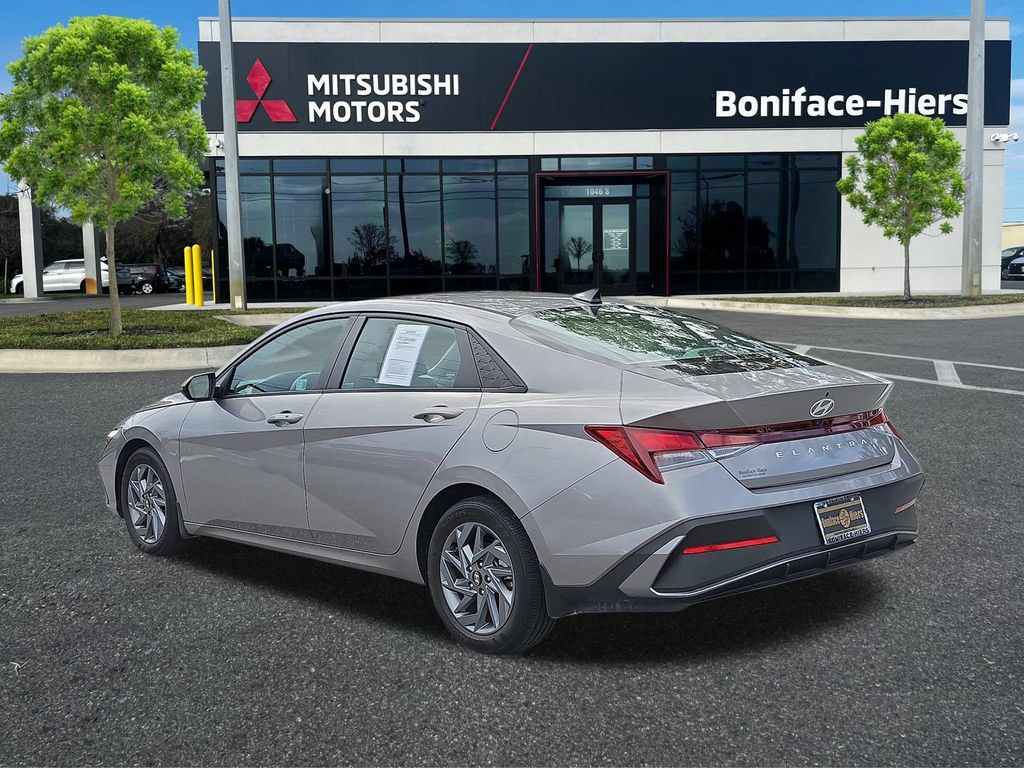 Used 2024 Hyundai Elantra SEL FWD image 3