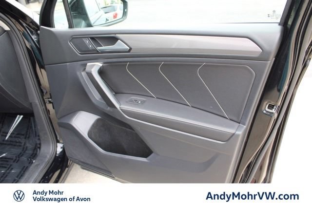 Used 2024 Volkswagen Tiguan SE AWD/4WD image 23