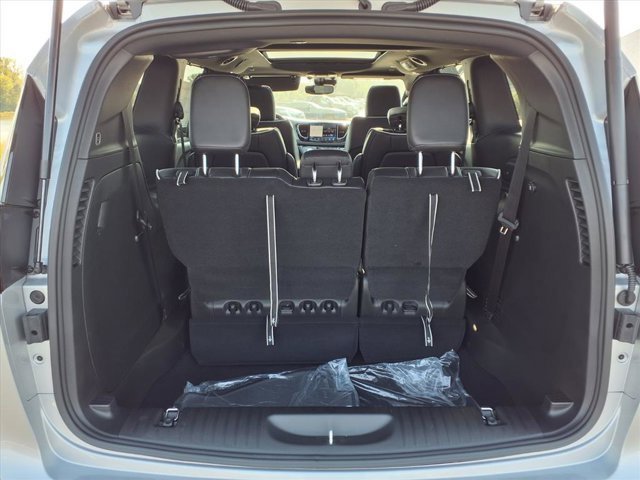 New 2026 Chrysler Pacifica Limited w/ S Appearance Package image 20