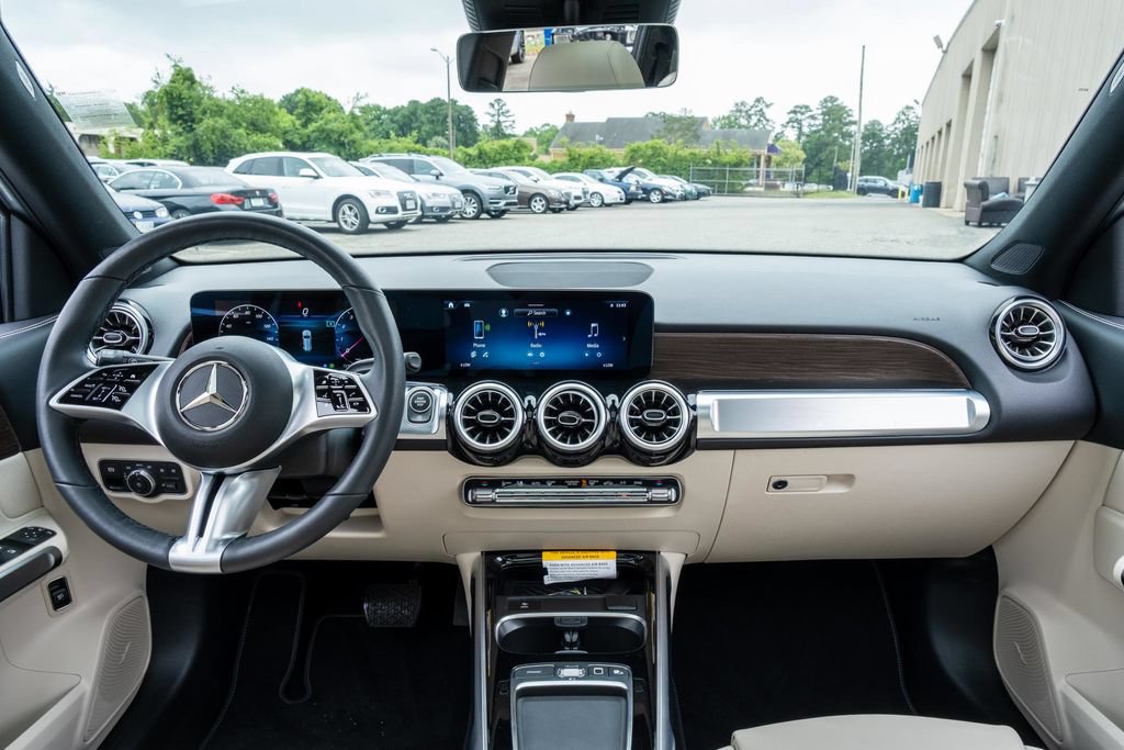 Used 2026 Mercedes-Benz GLB 250 4MATIC w/ Exclusive Package image 22