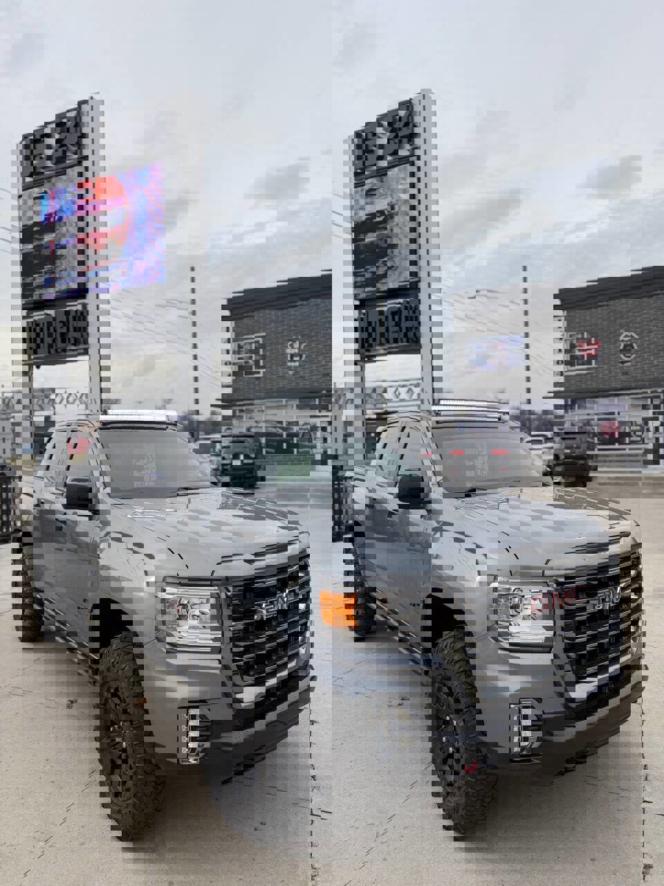 Used 2021 GMC Canyon AT4 image 1