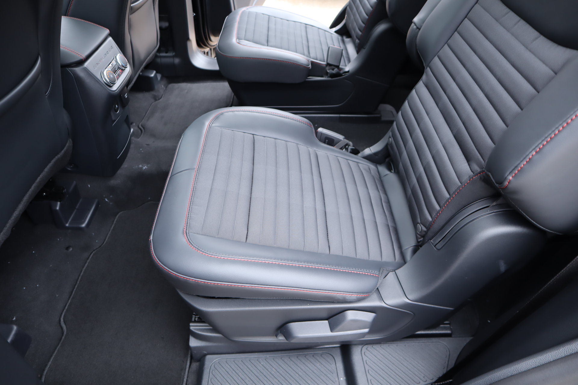New 2026 Ford Explorer ST-Line w/ ST-Line Street Pack AWD/4WD image 13