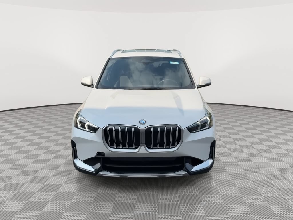 Used 2025 BMW X1 xDrive28i AWD/4WD image 3