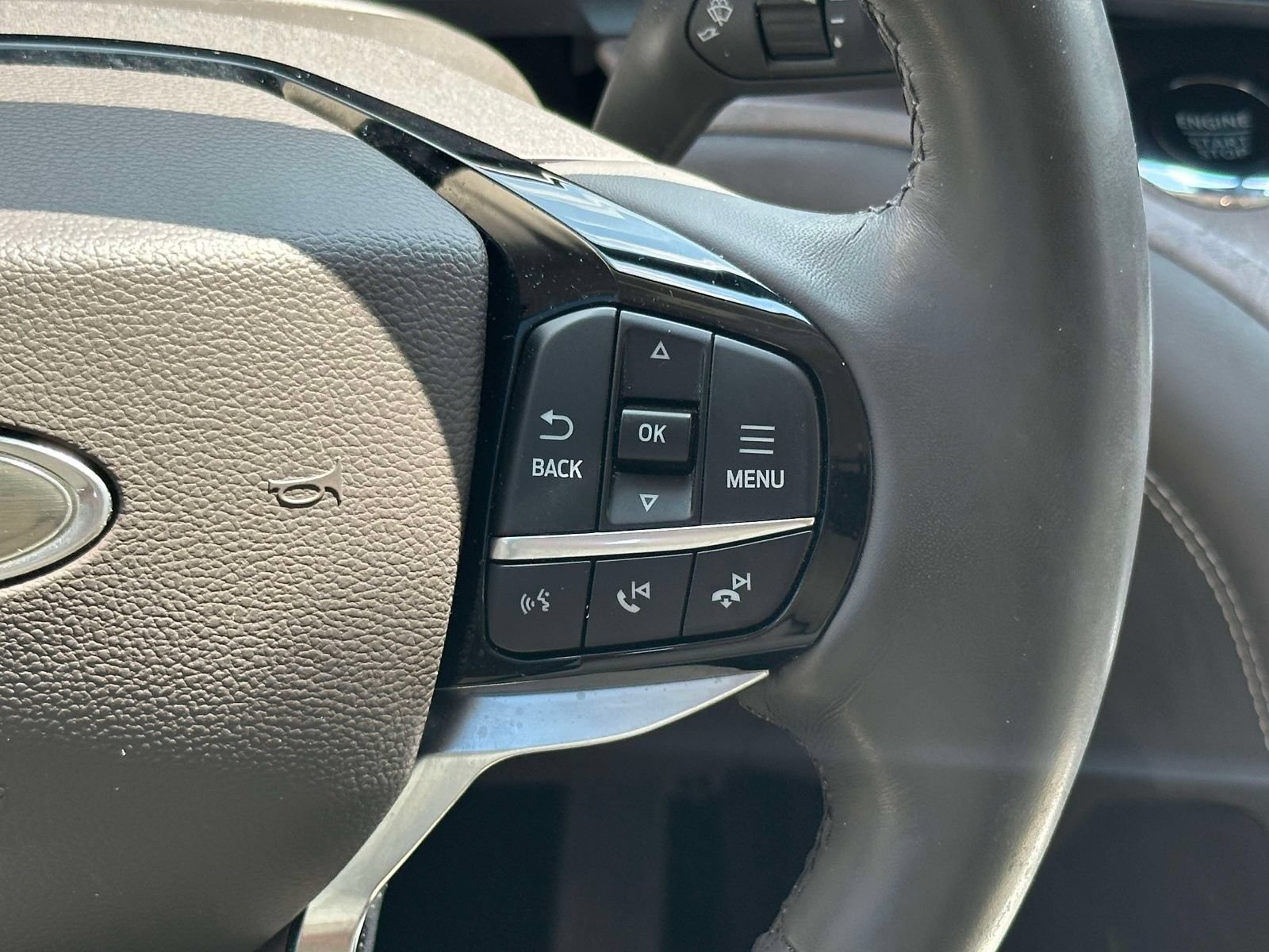 Used 2023 Ford Explorer Platinum w/ Technology Package AWD/4WD image 23