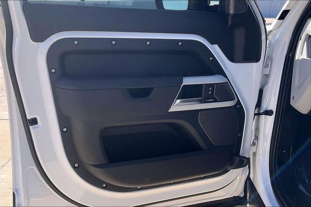 Used 2024 Land Rover Defender 110 X-Dynamic SE image 28