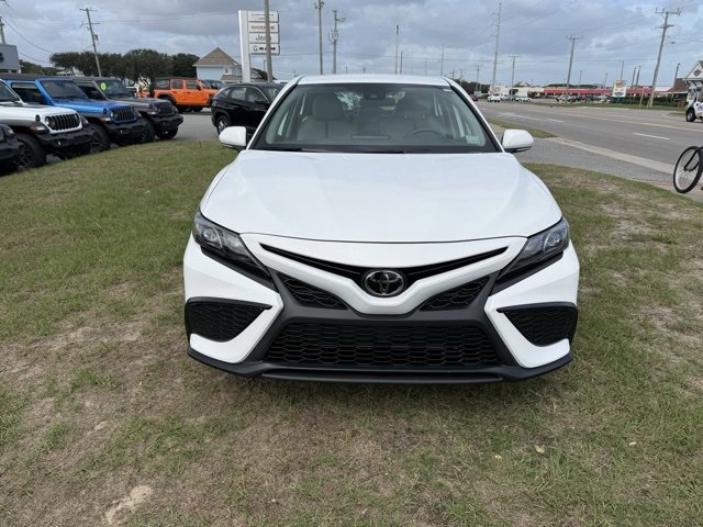 Used 2024 Toyota Camry SE image 2