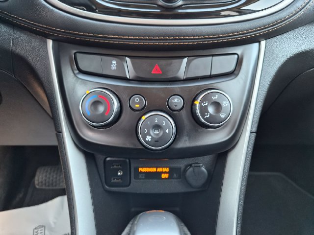 Used 2021 Chevrolet Trax LT w/ LT Convenience Package AWD/4WD image 25