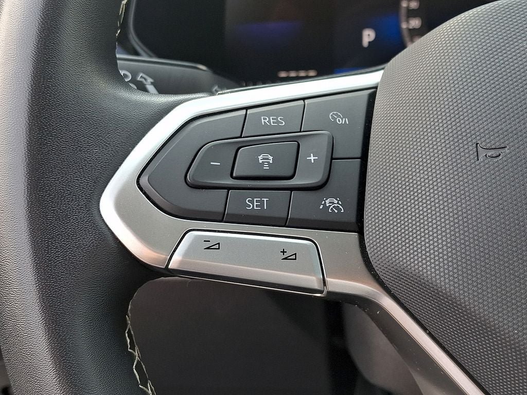 Certified 2023 Volkswagen Taos SE w/ Panoramic Sunroof Package AWD/4WD image 21